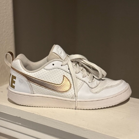 Nike Shoes Youth 6.5 Womens 8 Court Borough Basketball Sneakers BV0745-100 White - Picture 2 of 9